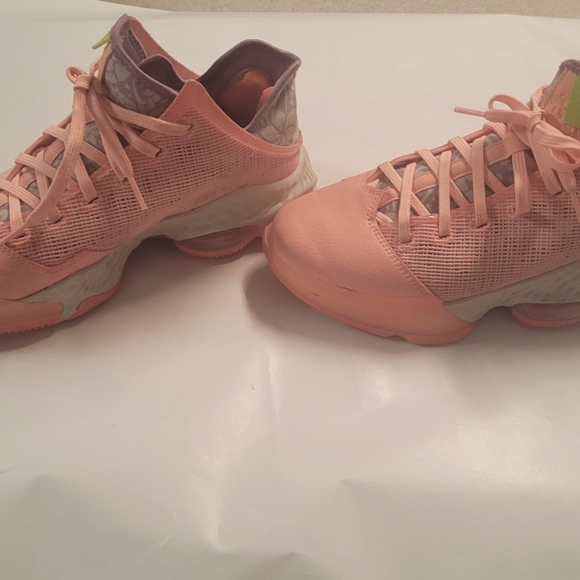 Nike LeBron 19 Low Hawaii - Picture 2 of 9